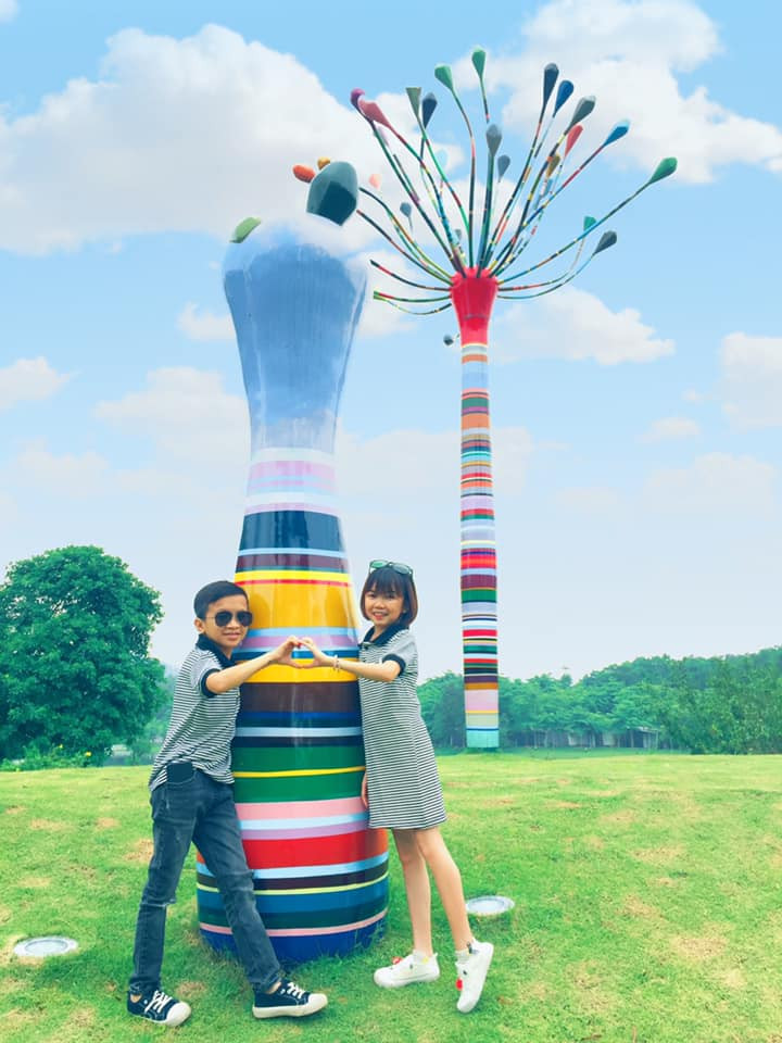 Hay mỗi khi có thời gian rảnh rỗi là cặp đôi lại cùng nhau đi du lịch và không quên quay lại hành trình chuyến đi.