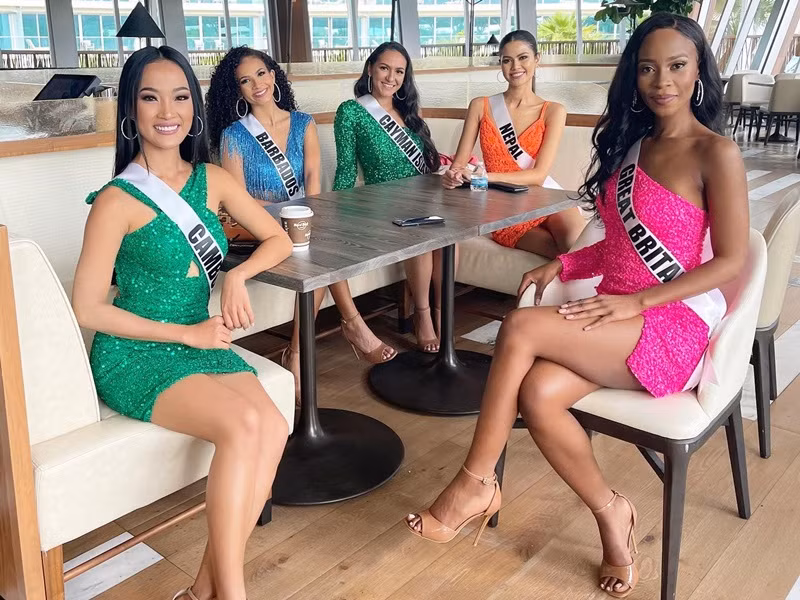 Khán giả có thể bầu chọn cho thí sinh vào thẳng top 21 thông qua ứng dụng, cổng bình chọn sẽ đóng lại đến hết ngày 15/5/(theo giờ Mỹ).