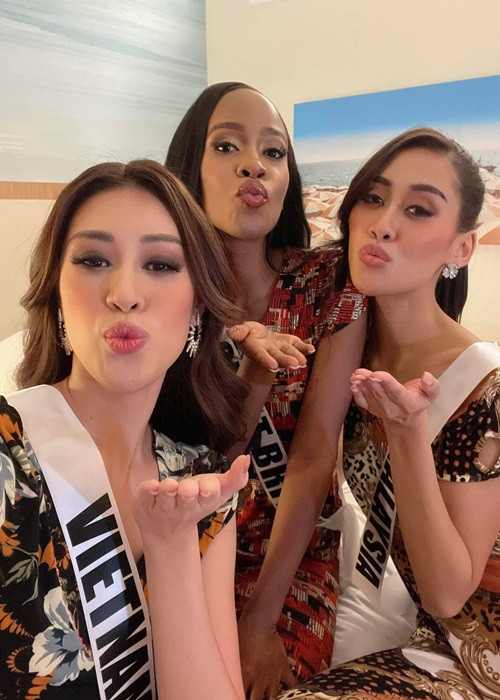 Sự thân thiện của Khánh Vân ở cuộc thi cũng chiếm được thiện cảm của khán giả.