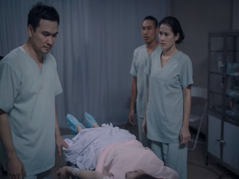 Chi Bảo còn đóng phim điện ảnh: “Mặt trận không tiếng súng”, “Vũ khúc con cò”, “301”, “Khi đàn ông có bầu”, “Đẻ mướn”, “Trường Sơn ngày ấy”, “Võ lâm truyền kỳ,” “Scandal - Hào quang trở lại”…Ảnh: Zing