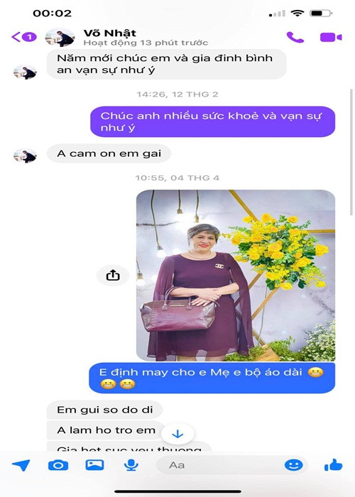 Diễm Hương chia sẻ ảnh chụp tin nhắn nhờ Nhật Dũng may áo dài cho mẹ của cô. "Hay tin dữ, em vô cùng thương tiếc. Cầu mong anh an nghỉ bình yên", Diễm Hương viết.