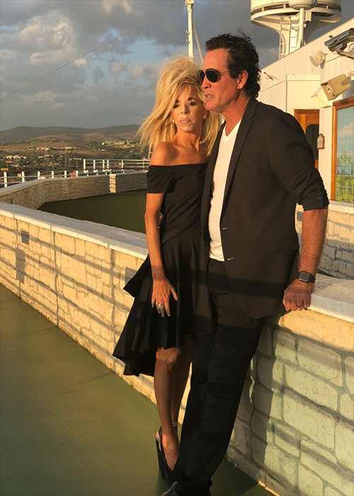 Nam tài tử song hành cùng vợ trong cuộc sống lẫn công việc. Trước khi mất, Joe cùng vợ quản lý một nhà thờ.