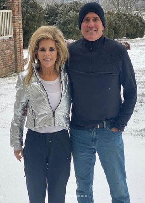 Cặp đôi đăng tải không ít khoảnh khắc hạnh phúc bên nhau cũng như những phút giây đời thường vui vẻ bên con cháu.