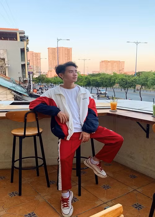 Năm 2020, Hoàng Phúc bắt đầu cảm thấy người thường xuyên mệt mỏi, đau nhức, chán ăn. Bác sĩ kết luận anh bị viêm cơ tim và cần phải được điều trị kịp thời. Tuy nhiên, chi phí điều trị lớn nên Hoàng Phúc không nhập viện.