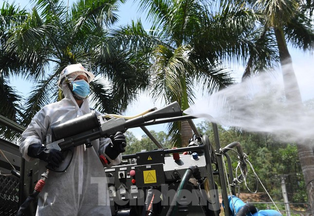 Binh chung Hoa hoc dua 15 xe dac chung tieu doc, khu trung 4 huyen o Bac Giang-Hinh-2