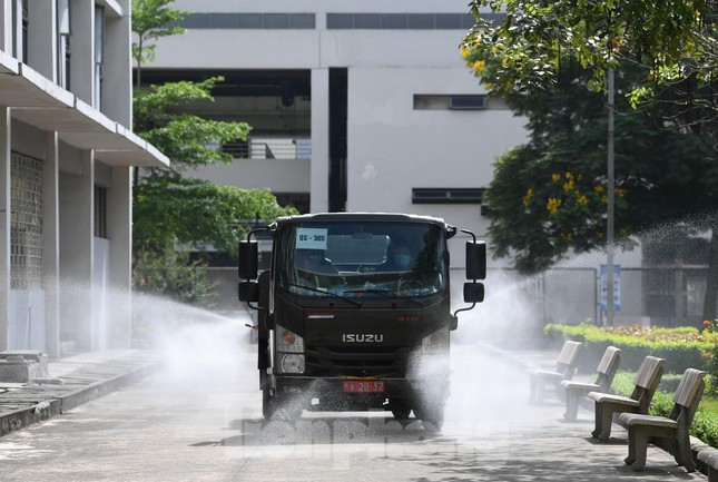 Binh chung Hoa hoc dua 15 xe dac chung tieu doc, khu trung 4 huyen o Bac Giang-Hinh-6