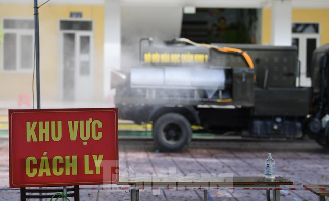 Binh chung Hoa hoc dua 15 xe dac chung tieu doc, khu trung 4 huyen o Bac Giang-Hinh-5