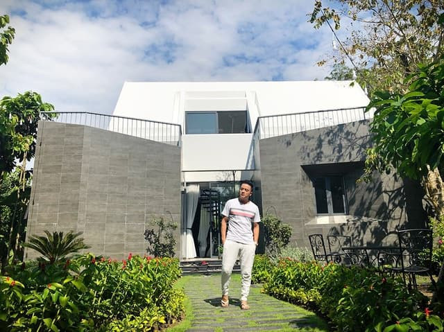 Căn biệt thự nhà vườn ở Long An rộng 500m2 được nam ca sĩ sở hữu vào khoảng cuối năm 2018.