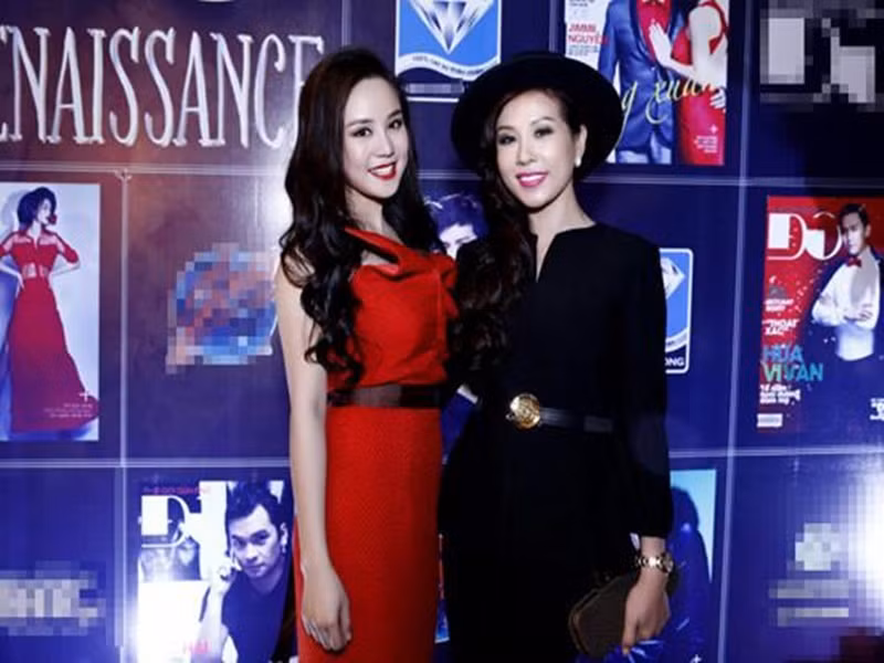 Vy Oanh từng đá xoáy Hoa hậu Thu Hoài khi nữ doanh nhân đứng ra bênh vực Minh Tuyết. Về phần mình, Thu Hoài đáp trả bằng những chia sẻ về đời tư của Vy Oanh. Không phải dạng vừa, Vy Oanh thách Thu Hoài đưa ra bằng chứng. Ảnh: Vietnamnet