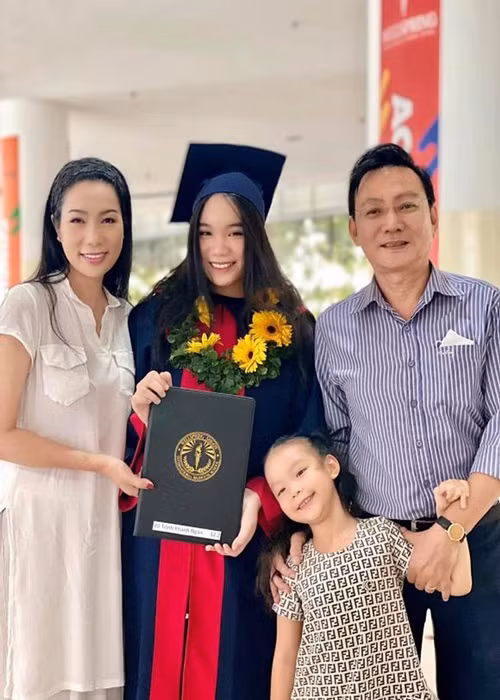 Chi Bảo cũng từng đóng cặp với Trịnh Kim Chi. Cả hai hợp tác trong phim “Những đứa con thành phố”. Trịnh Kim Chi hiện tại vẫn hoạt động nghệ thuật. Nữ diễn viên kết hôn với doanh nhân Việt kiều Mỹ - Võ Trấn Phương đã được 21 năm. Cặp đôi có hai cô con gái.