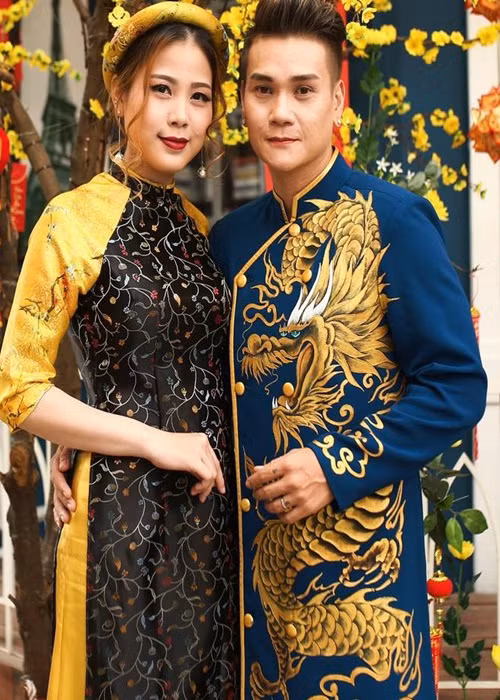 Trịnh Tuấn Vỹ đang định cư ở Mỹ cùng cha. Lúc làm hồ sơ, anh ghi độc thân nên chưa thể cưới bạn gái 10 năm. Hồi tháng 4 vừa qua, Trịnh Tuấn Vỹ úp mở chuyện tổ chức đám cưới vào tháng 11.