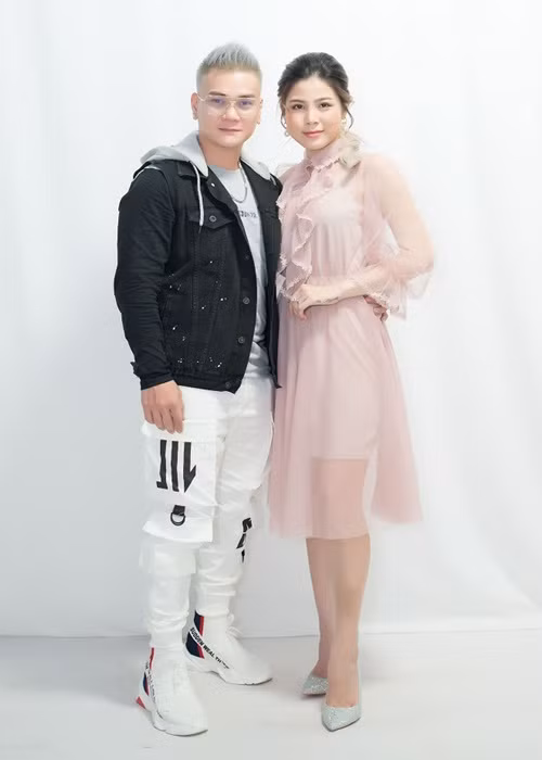 Trong 2 năm cai nghiện, Trịnh Tuấn Vỹ có một người bạn gái luôn bên cạnh. “Ba tôi đi định cư, mẹ đã mất. Vì thế, tất cả mọi thứ đều phải nhờ vào Hân. Đôi lúc không có tiền, bạn gái tôi phải đi bán máu để lo cho tôi”, anh kể.