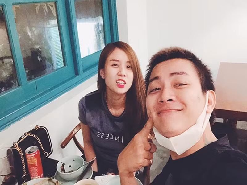 Càng bị fan phản đối, Hoài Lâm càng thể hiện tình cảm với Bảo Ngọc qua những lời ngôn tình trên mạng xã hội.