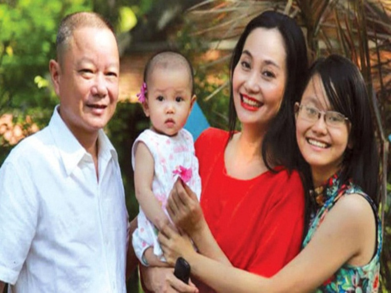 Khi chào đời, Thúy Anh bị điếc bẩm sinh. Tuy nhiên, nhờ tình yêu vô bờ bến của mẹ và nỗ lực của bản thân, Thúy Anh đã thoát khỏi việc bị điếc, phát triển bình thường. Ảnh: Người lao động