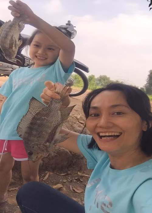 Đậu Rồng có vẻ ngoài đáng yêu. Trên trang cá nhân, Hạnh Thúy chia sẻ không ít hình ảnh hài hước của con gái thứ hai.