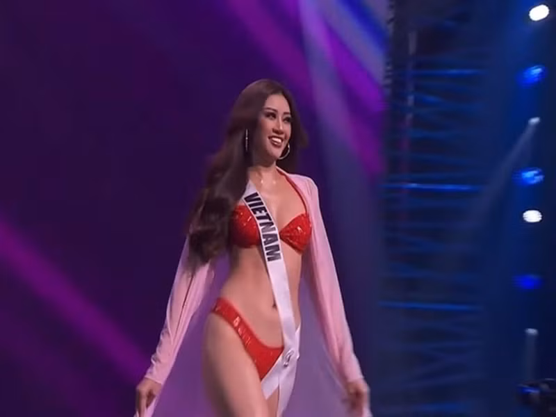 Đại diện Việt Nam khoe vẻ gợi cảm, ngọt ngào trên sân khấu.