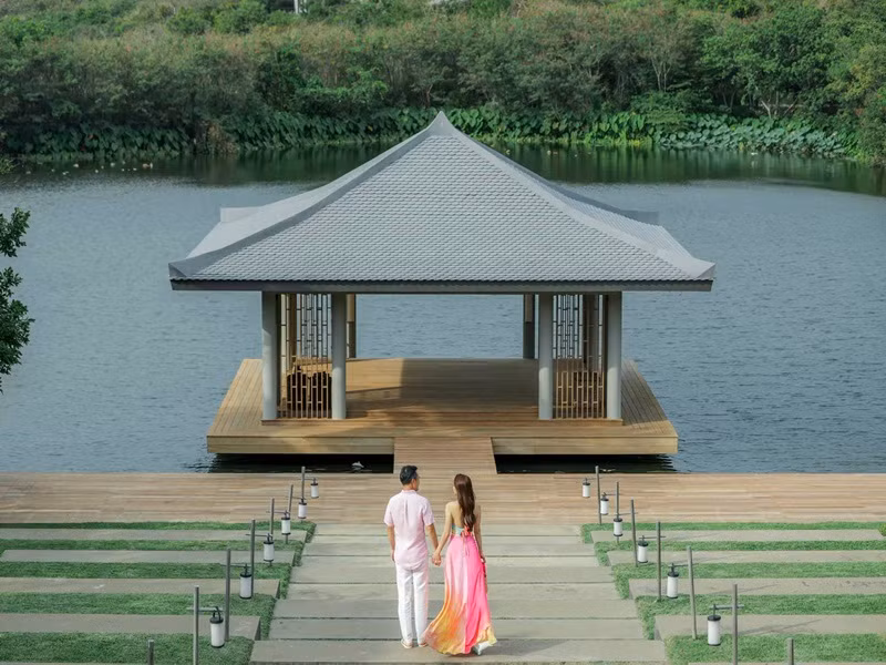 Cặp đôi đăng ký kết hôn vào tháng 3/2021, hứa hẹn sẽ tổ chức đám cưới vào thời điểm thích hợp.