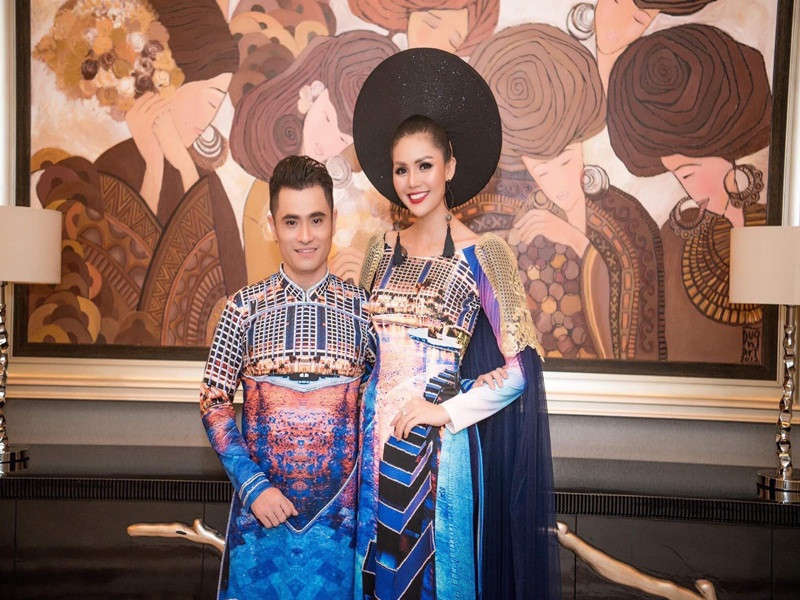 Nhật Dũng sinh năm 1980 tại Quảng Bình. Anh bước chân vào lĩnh vực thời trang khá sớm nhưng không được gia đình ủng hộ. Để có thể trang trải mọi chi phí cho ngành thiết kế thời trang, Nhật Dũng từng đi bán vé số, bánh rán, rau muống…