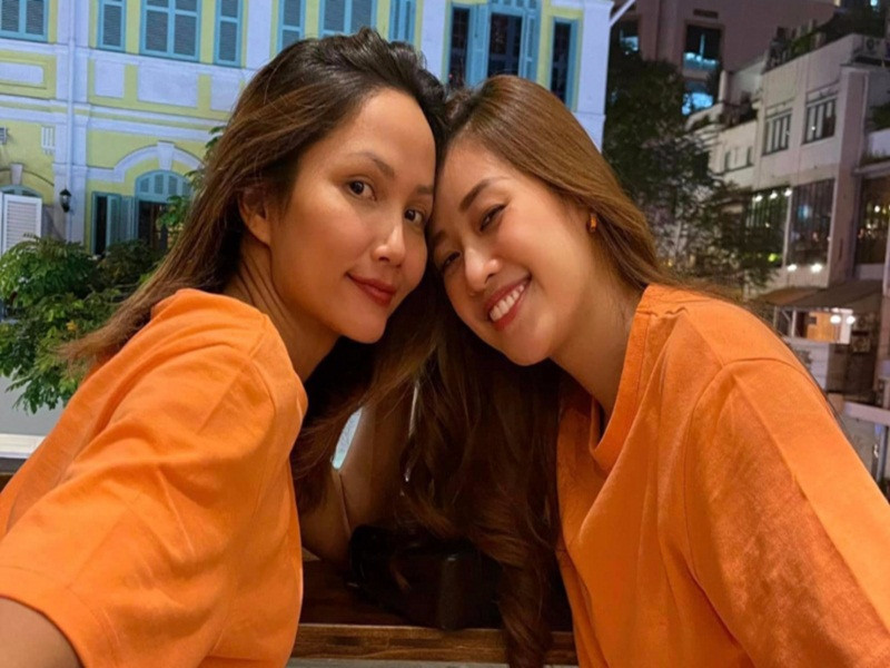 Gần đây, nhiều hành động của H'hen Niê bị antifan soi mói, suy diễn thành dìm hàng hay giả tạo với Khánh Vân.