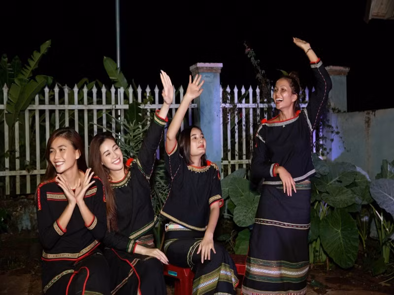 Còn Khánh Vân chia sẻ, H'hen Niê luôn nhiệt huyết quan tâm đến cô. Ảnh: VOV