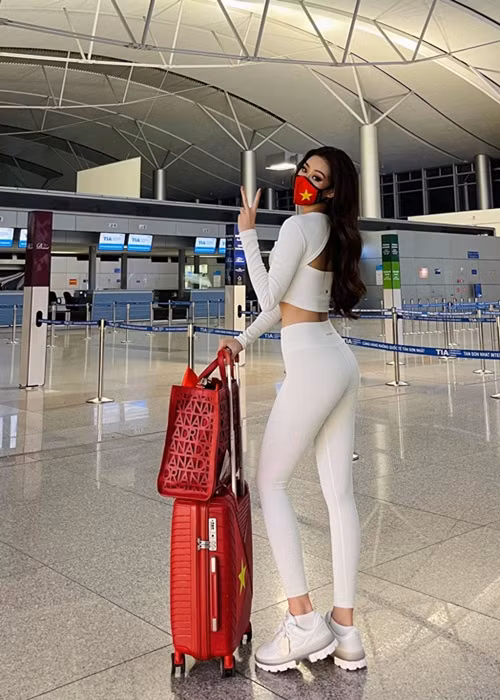 Theo bảng dự đoán mới nhất của Missosology, người đẹp nhiều khả năng sẽ đăng quang là đại diện Mexico - Andrea Meza, sau đó đến Janick Maceta (Peru), Miqueal-Symone Williams (Jamaica), Rabiya Mateo (Philippines), Adline Castelino (Ấn Độ).