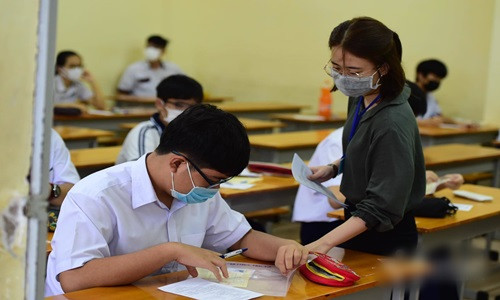 Bi thu TP.HCM dong y hoan ky thi vao lop 10