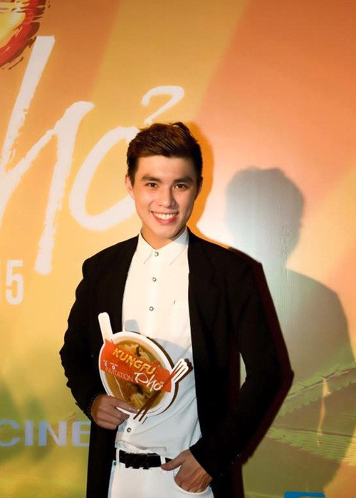 Ngoài ca hát, Kiếng Quang còn đóng phim và làm người mẫu. Anh từng đóng vai phụ trong các phim "Kungfu Phở", “Nữ đại gia”.