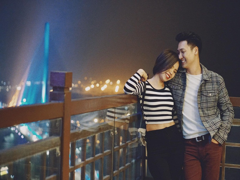 Mạnh Trường - Lan Phương bằng tuổi, là bạn học cấp 2. Nam diễn viên cảm mến bà xã từ cấp 2 nhưng mãi đến cấp 3 mới dám thổ lộ tình cảm. Đến năm 23 tuổi, Mạnh Trường kết hôn.