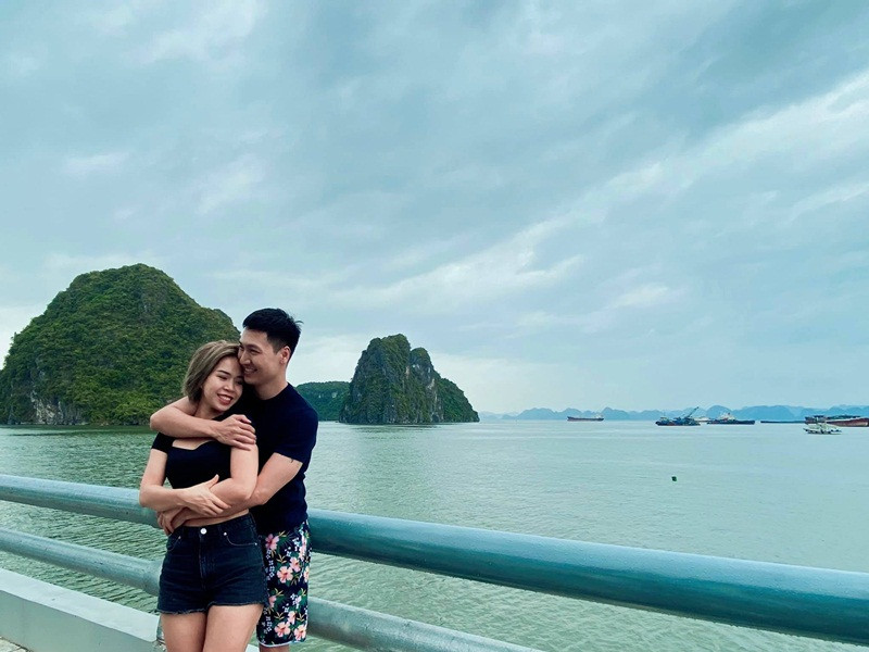 Bên nhau gần 20 năm, Mạnh Trường - Lan Phương vẫn giữ được tình cảm mặn nồng. Cả hai thường xuyên có những chuyến du lịch hâm nóng tình cảm.