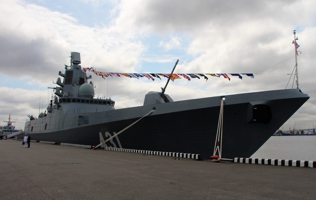 Khinh hạm Đề án 22356 được thiết kế với nhiệm vụ tiêu diệt mọi mục tiêu đường không, trên và trong mặt biển của đối phương, đi kèm năng lực tấn công mặt đất rất mạnh thông qua dàn tên lửa hùng hậu. Nguồn ảnh: forums.airbase.ru.