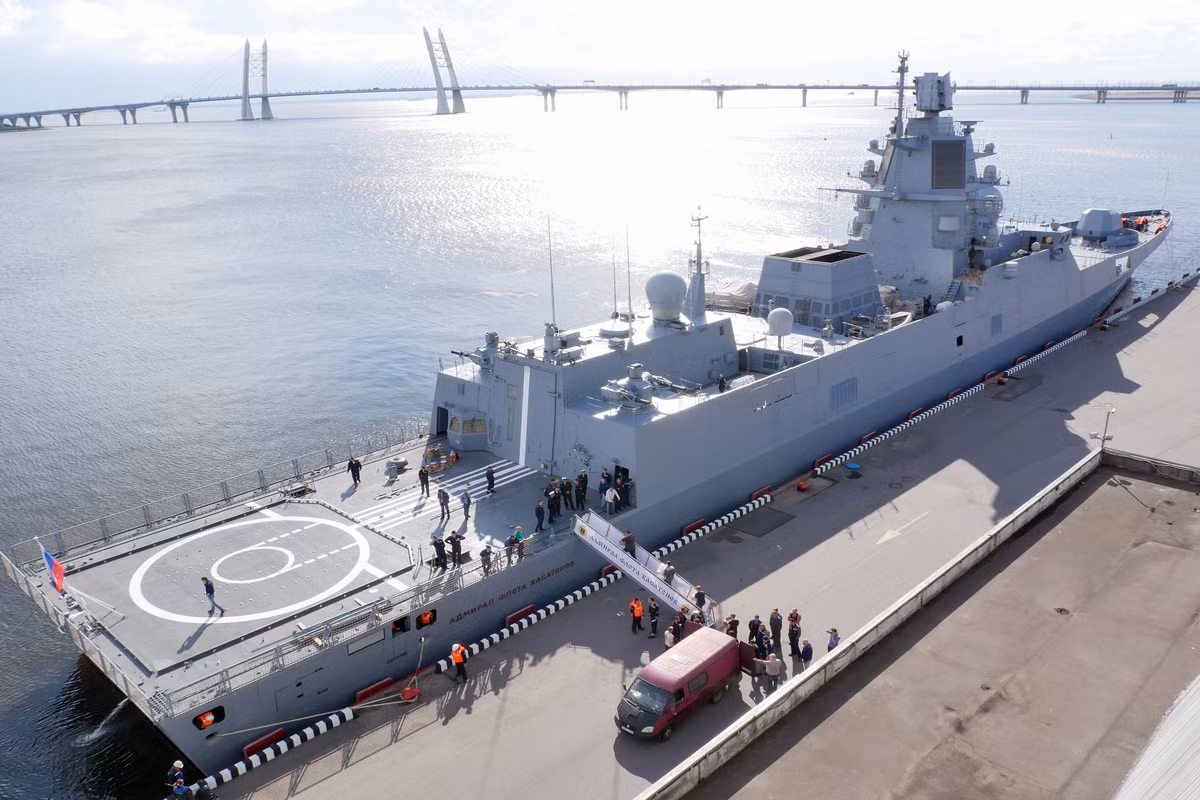 Với yêu cầu nhiệm vụ hiện tại, Hải quân Nhân dân Việt Nam đang tích cực tìm kiếm một lớp chiến hạm mới có năng lực tác chiến cao hơn 4 tàu hộ vệ tên lửa Gepard 3.9 đầu tiên đã đi vào phục vụ trong biên chế. Nhiều tờ báo Nga cũng từng đưa tin chúng ta đang có ý định mua cặp tàu Gepard thứ 3 thế nhưng thông tin này vẫn chưa phía Nga lẫn Việt Nam xác nhận. Nguồn ảnh: forums.airbase.ru.