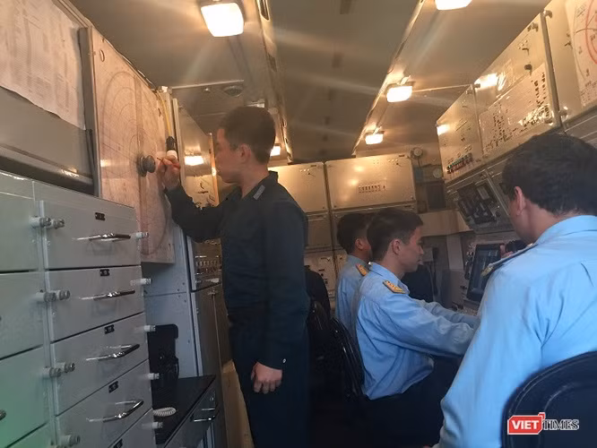 Có 3 tập thể và 1 cá nhân trong trung đoàn được tặng danh hiệu Anh hùng lực lượng vũ trang nhân dân.