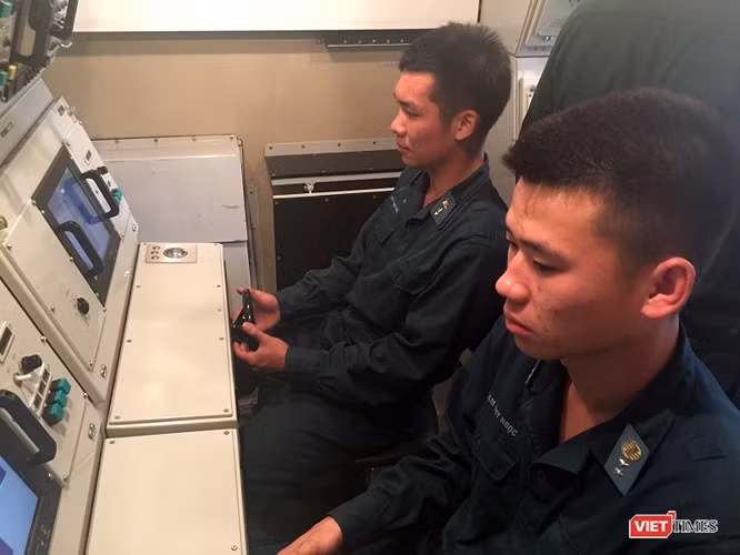 Cảnh giác, phát hiện địch trên không từ xa, quản lý chắc mục tiêu, hiệp đồng chặt chẽ, chọn đúng thời cơ tiêu diệt là phương châm trong huấn luyện, SSCĐ cẩu trung đoàn.”.