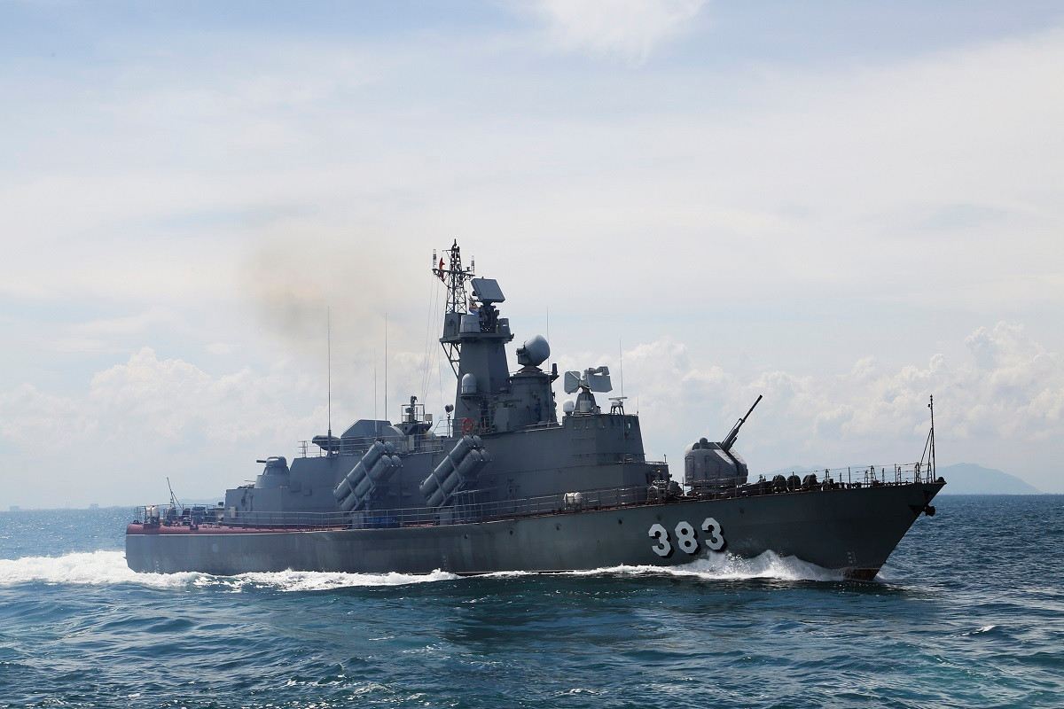 Từ những điểm trên có thể thấy, Nhà máy đóng tàu Vympel và Tập đoàn Rosoboronexport vẫn giành sự quan tâm đặc biệt cho lớp tàu tên lửa Molniya phục vụ thị trường xuất khẩu, đây là cơ hội tốt để Việt Nam cũng như một số nước đang sử dụng lớp tàu chiến này có những lựa chọn mới để cải thiện năng lực tác chiến của lực lượng hải quân có quy mô vừa hoặc đang trong giai đoạn hiện đại hóa.. Nguồn ảnh: Báo Hải quân.