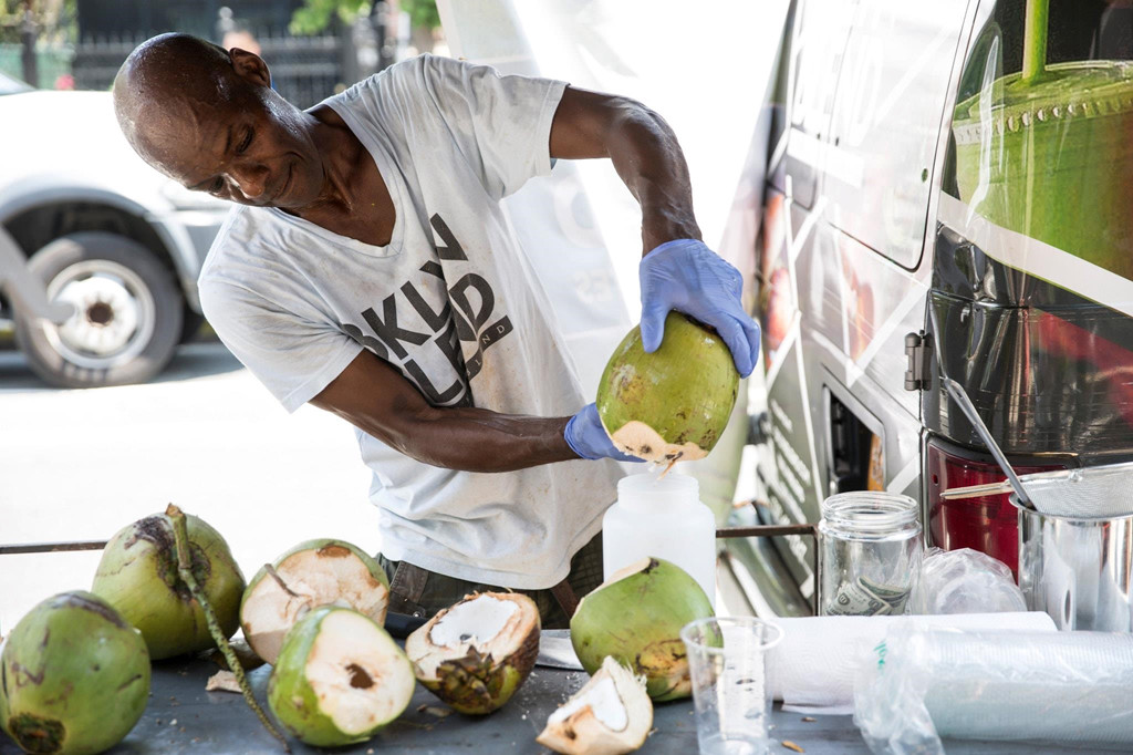 Tại New Jersey, các nhà điều hành trường đua ngựa Công viên Monmouth đã phải hủy 6 cuộc đua vì nắng nóng và sẽ tiếp tục sau khi mặt trời lặn. Ảnh: New York Times.