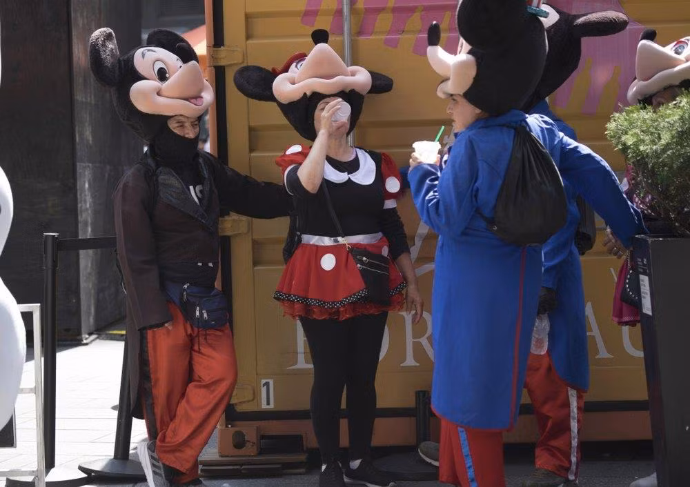 Trong ba ngày vào tháng 7/1995, hơn 700 người đã chết trong một đợt nắng nóng ở Chicago khi nhiệt độ tăng lên trên 36 độ C. Đa số nạn nhân thiệt mạng là người nghèo, người già và người đơn thân.