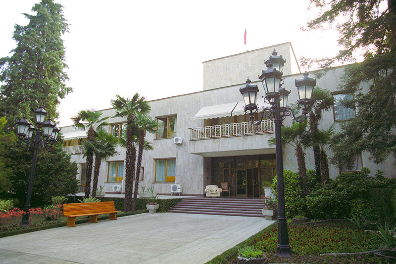 5. Dinh thự Bocharov Ruchey ở Sohi mà Tổng thống Putin sử dụng vào mùa hè. Nơi đây, ông Putin đã tiếp Tổng thống Mỹ Bush vào năm 2008.