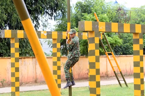 Ngoài các nội dung chuyên môn, các vận động viên nam và nữ đều phải thực hiện bài thi vượt vật cản 200 x 200 theo tiêu chuẩn vật cản quân đội Nga.