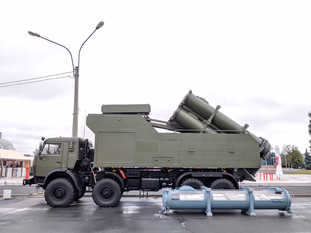 Mặc dù có tên gọi là Rubezh-ME, thế nhưng đây không phải là biến thể nâng cấp của tổ hợp 4K51 Rubezh và chúng có thiết kế hoàn toàn khác biệt. Nhiều chuyên gia quân sự nhận định Rubezh-ME trông giống một biến thể thu nhỏ của Bal-E với các tính năng kỹ chiến thuật gần như tương đồng. Nguồn ảnh: bmpd.