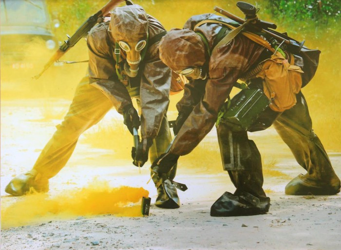 Chiến sĩ Tiểu đoàn 38, Bộ tham mưu, Quân đoàn 4 xử lý chất độc Hóa học tại hiện trường giả định.
