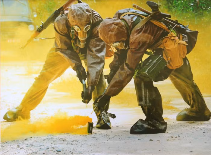 Chiến sĩ Tiểu đoàn 38, Bộ tham mưu, Quân đoàn 4 xử lý chất độc Hóa học tại hiện trường giả định.