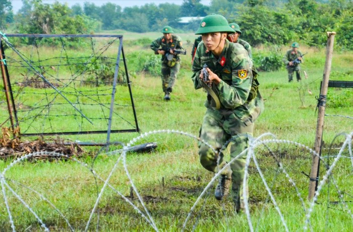 Lực lượng dự bị động viên Trung đoàn 96, Sư đoàn 309 thực hành tiến công địch trong diễn tập bắn đạn thật năm 2018.