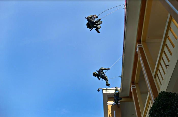 Tiểu đoàn Trinh sát 46, Bộ tham mưu Quân đoàn 4 thực hành huấn luyện nghiệp vụ chống khủng bố.