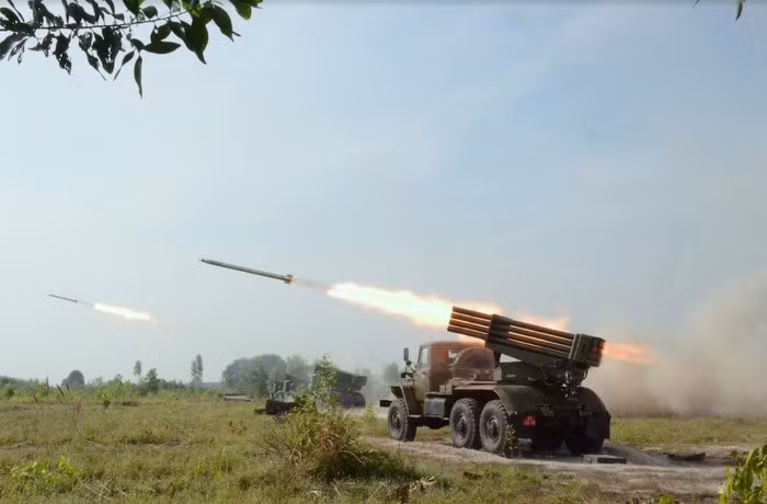 Pháo binh của Lữ đoàn 434, Quân đoàn 4 khai hỏa tiêu diệt mục tiêu trong diễn tập chiến thuật có bắn đạn thật.