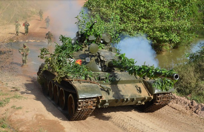 Xe tăng của Lữ đoàn Tăng thiết giáp 22, Quân đoàn 4 huấn luyện chiến đấu sát với địa bàn tác chiến.
