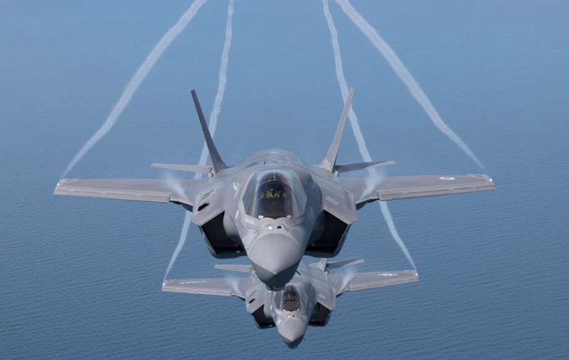 F-35 Lightning II: Với tốc độ 1,6 Mach, máy bay thế hệ thứ 5 này của Mỹ là một chiến đấu cơ tàng hình kết hợp tốc độ với sự linh hoạt, khả năng chống đỡ tiên tiến cũng như có thể thực hiện nhiều nhiệm vụ như do thám, không kích, chiến đấu không đối không.