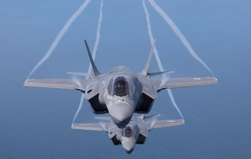F-35 Lightning II: Với tốc độ 1,6 Mach, máy bay thế hệ thứ 5 này của Mỹ là một chiến đấu cơ tàng hình kết hợp tốc độ với sự linh hoạt, khả năng chống đỡ tiên tiến cũng như có thể thực hiện nhiều nhiệm vụ như do thám, không kích, chiến đấu không đối không.