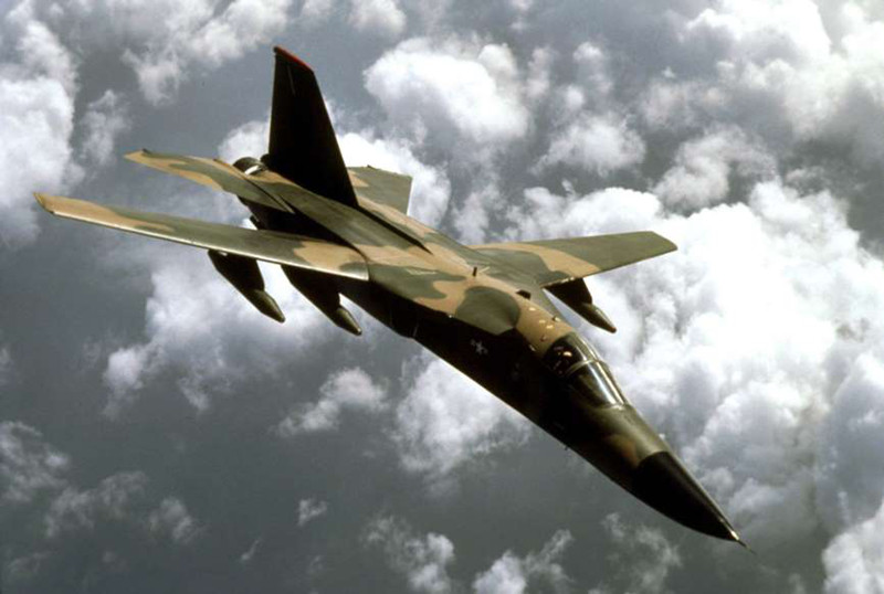F-111: Có thể hoạt động với tốc độ 2,5 Mach ở độ cao 20.100 mét, F-111 được phát triển vào những năm 1960 phục vụ Không quân Mỹ và những năm 1970 cho Australia. Dù vậy, các chiến đấu cơ này đã bị loại biên vào những năm 1990.
