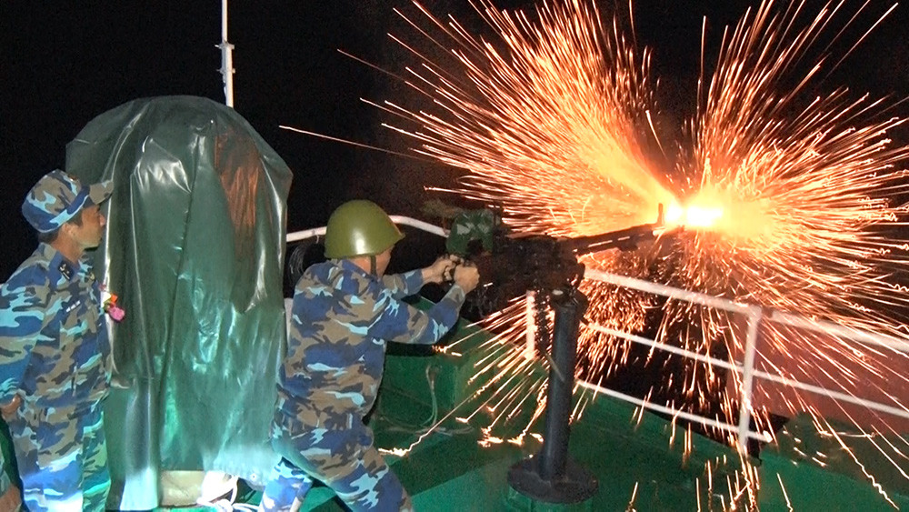 Tau phao Lu doan 127 pho dien suc manh tren bien-Hinh-2