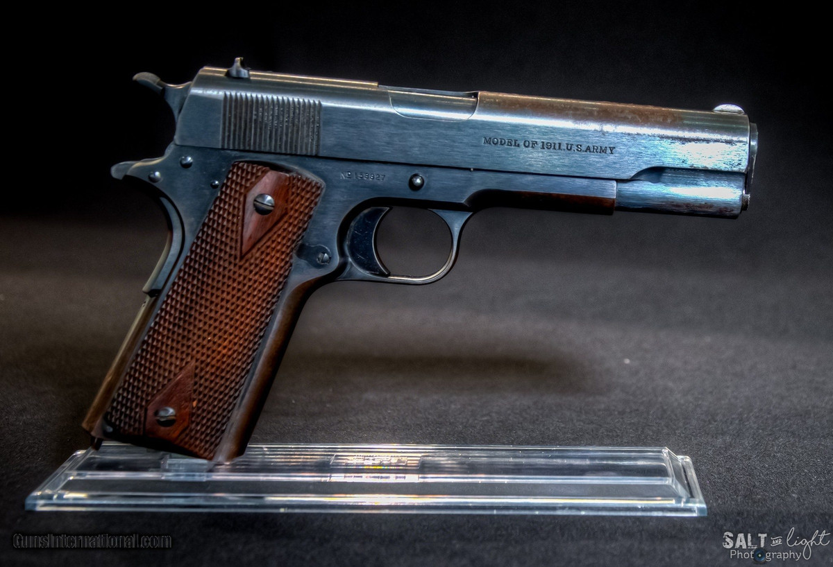 So với các mẫu súng ngắn cùng thời M1911 có thiết kế khá hiện đại, có độ tin cậy cao, phù hợp với việc sản xuất hàng loạt. Chính điều này giúp cho M1911 không chỉ nổi tiếng trong Quân đội Mỹ mà cả giới tội phạm của nước này.